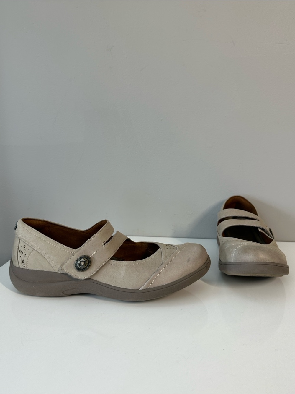 Aravon by New Balance Taupe Nubuck RevShow Mary Jane Shoes Size 10